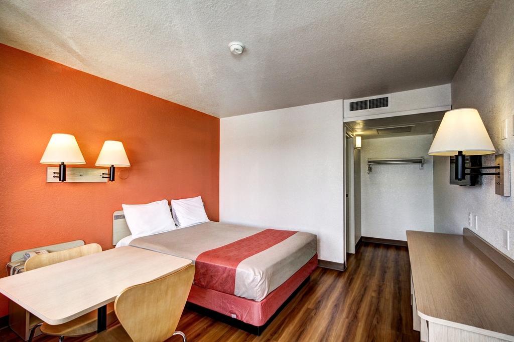 Motel 6 Wells Extérieur photo