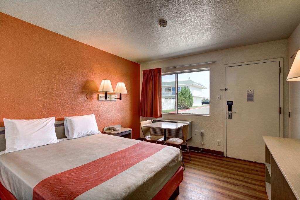Motel 6 Wells Extérieur photo