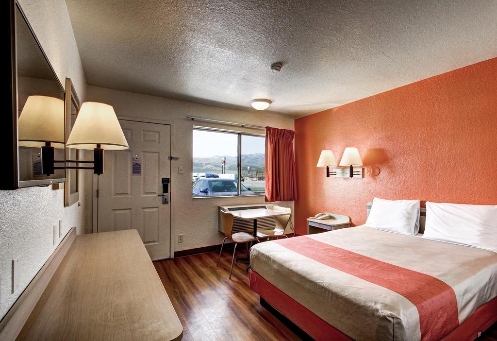 Motel 6 Wells Extérieur photo