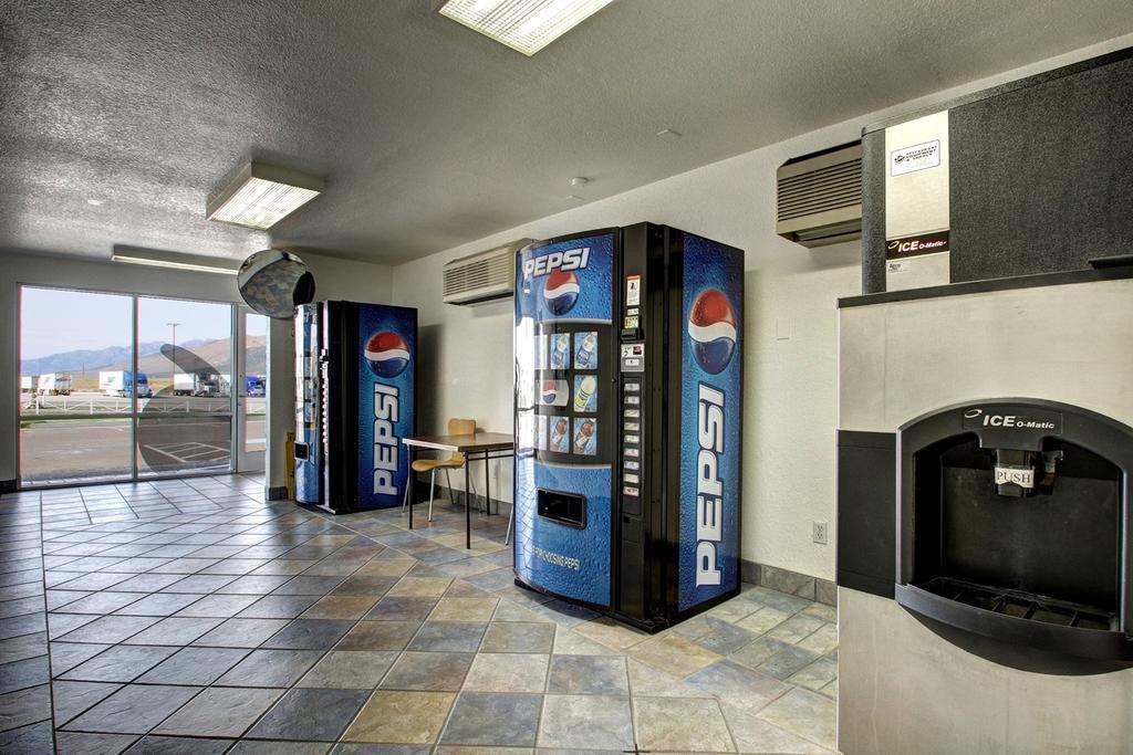 Motel 6 Wells Extérieur photo