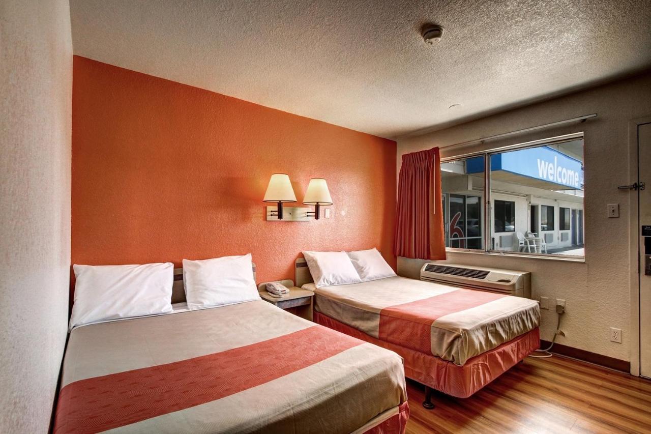 Motel 6 Wells Extérieur photo